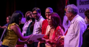 Entregan 406 plazas definitivas a personal docente y de promoción escolar