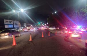 Se abre socavón y cierran carriles por José Limón; seguirán las reparaciones