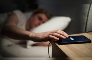 ¿Postergar tu despertador unos minutos ayuda o perjudica tu sueño?