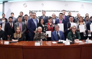 Casi $1 millón al mes ganan senadores de “la élite”