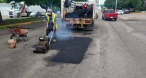 Ayuntamiento cierra jornada sabatina de bacheo en 5 sectores de la ciudad