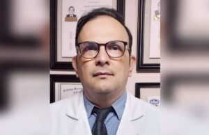 Arturo Alanís Ibarra, será reconocido por su trayectoria académica como otorrino