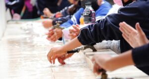 Se mantienen protocolos sanitarios en escuelas, aunque el cubrebocas no es obligatorio