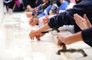 Se mantienen protocolos sanitarios en escuelas, aunque el cubrebocas no es obligatorio