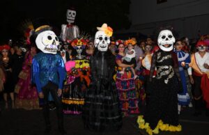 Culiacán festeja Día de Muertos con la Callejoneada “Recuérdame 2022”