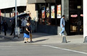 Falta de infraestructura en la ciudad dificulta la movilidad a las personas con discapacidad