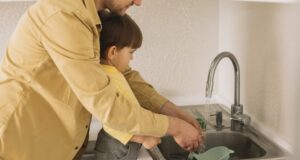 Padres; enseñen a sus hijos a trabajar