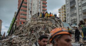 Otro sismo sacude Turquía; hay más de mil 500 muertos