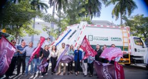 Entrega Juan de Dios Gámez nuevos camiones recolectores de basura