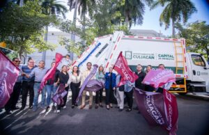 Entrega Juan de Dios Gámez nuevos camiones recolectores de basura