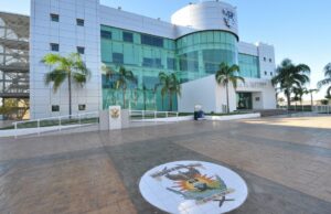 Entre la verdad y los intereses