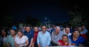 Se cumple anhelo de vecinos de Las Cucas; Rubén Rocha y Juan de Dios Gámez inauguran tres calles en la colonia