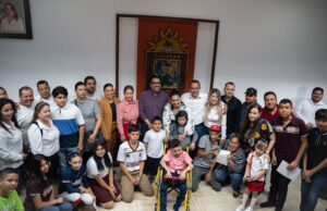 Tras 4 años, Juan de Dios Gámez reactiva becas especiales, educativas y deportivas a hijos de trabajadores sindicalizados