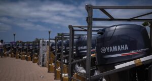 Anuncia Gobernador Rocha, entrega de equipamiento a pescadores sinaloenses, en agosto Entrega Rocha motores marinos y tarjetas del Bienpesca a pescadores