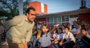 Juan de Dios Gámez entrega techumbre en Primaria Estatal de Alturas del Sur y compromete mejora de servicios públicos para el sector