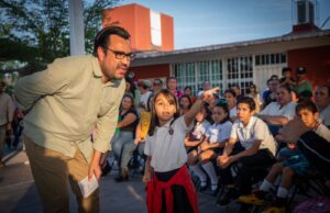 Juan de Dios Gámez entrega techumbre en Primaria Estatal de Alturas del Sur y compromete mejora de servicios públicos para el sector