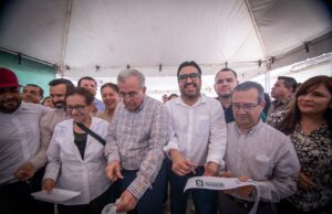 Rocha Moya y Juan de Dios Gámez entregan obra de pavimentación en Aguaruto