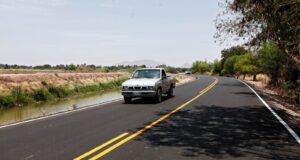 Entregan nueva carretera a indígenas de El Téroque Rocha cumple su palabra con indígenas de El Téroque, les entrega una nueva carretera