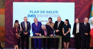 Rocha Moya firma convenio para operación del Programa IMSS Bienestar en Sinaloa junto a AMLO Rocha firma con AMLO convenio para operación del Programa IMSS Bienestar en Sinaloa