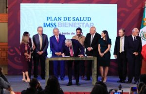 Rocha Moya firma convenio para operación del Programa IMSS Bienestar en Sinaloa junto a AMLO Rocha firma con AMLO convenio para operación del Programa IMSS Bienestar en Sinaloa