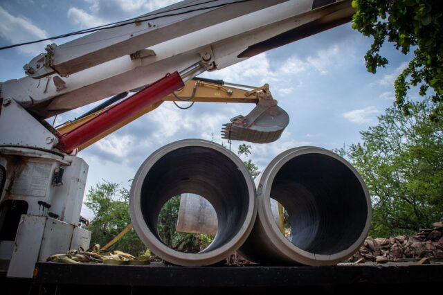 Supervisan obra de drenaje pluvial en Los Mezcales