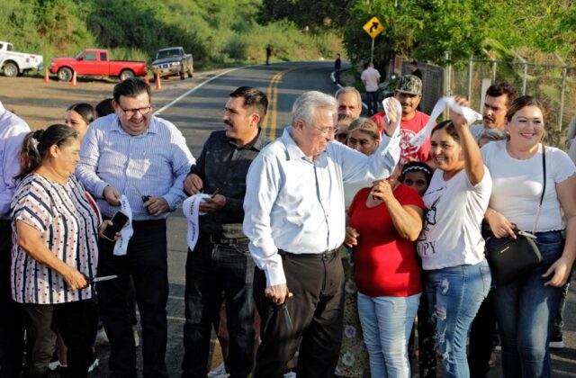 Inauguran pavimentación del camino que conduce de Mezquitita a La Noria