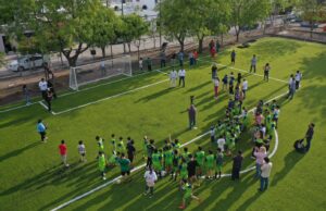 Ayuntamiento entrega cancha de futbol rehabilitada en Prados del Sur
