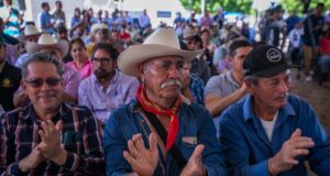 Movilizan las primeras 9 mil toneladas de maíz sinaloense para las tiendas DICONSA en el país Movilizan las primeras 9 mil toneladas de maíz sinaloense para las tiendas DICONSA en el país