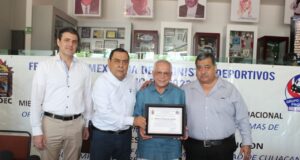 Rinden homenaje al periodista Antonio Velázquez, por su ingreso al Salón del Periodismo Deportivo Nacional