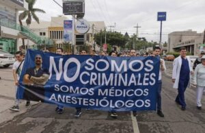 El riesgo de ejercer la medicina en México