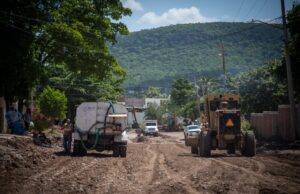 Juan de Dios Gámez da banderazo y supervisa inicio de obras de pavimentación