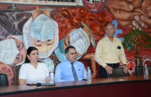 Brinda Rector apoyo económico a 43 médicos residentes que aún no reciben beca CONAHCYT y del HC