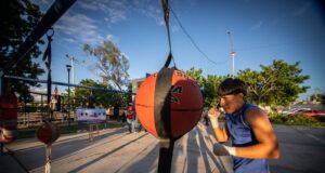 Dan banderazo para construcción de gimnasio de box y pavimentación de calle