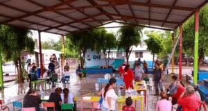 Cocina móvil ALAJIBUA de DIF Culiacán, lleva alimento caliente a albergue en El pinole
