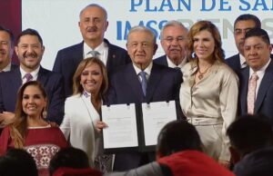 Rocha firma el acuerdo de federalización del Programa IMSS Bienestar con AMLO y demás gobernadores