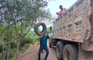Ayuntamiento lleva a cabo labores de fumigación y descacharrización en diversas comunidades