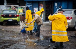 Ayuntamiento bachea vialidades dañadas por ‘Norma’, con aplicación especial de mezcla asfáltica en frío