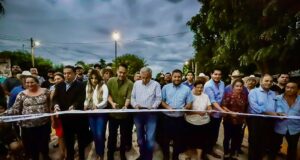 Rocha inaugura la calle principal de su natal Batequitas, Badiraguato