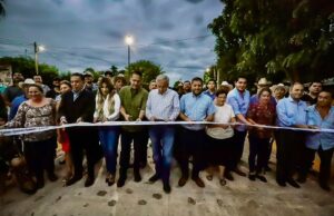 Rocha inaugura la calle principal de su natal Batequitas, Badiraguato