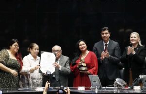 Entrega Senado reconocimiento “Dr. Jesús Kumate” a Alejandro Llausás Vargas, médico y académico de la UAS