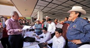 Yo cumplo mi palabra: Rocha Moya en segunda reunión con los productores agrícolas