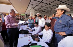 Yo cumplo mi palabra: Rocha Moya en segunda reunión con los productores agrícolas
