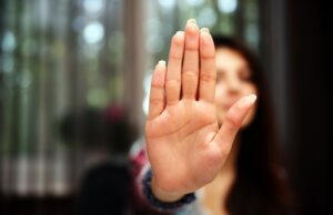 Graves consecuencias mentales y físicas generan el acoso y el hostigamiento sexual, señala sociólogo