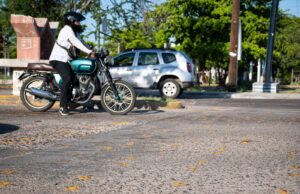 Ayuntamiento aplica pintura termoplástica para mejorar la movilidad en Culiacán