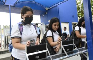 Uso de la tecnología, herramienta para control de entrada y salida de estudiantes en la Preparatoria Augusto César Sandino Uso de la tecnología, herramienta para control de entrada y salida de estudiantes en la Preparatoria Augusto César Sandino