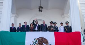 Miles de culiacanenses disfrutan del Desfile Conmemorativo por el 113 Aniversario de la Revolución Mexicana