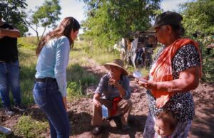 Entrega DIF Bienestar apoyos económicos a familias del sur de Culiacán que resultaron afectadas por la tormenta Norma