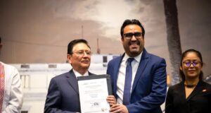 Juan de Dios Gámez recibe el reconocimiento por Buenas Prácticas Municipales