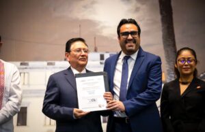 Juan de Dios Gámez recibe el reconocimiento por Buenas Prácticas Municipales