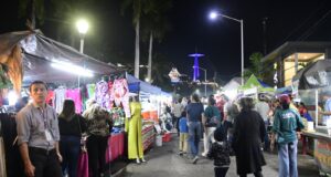 Gran afluencia de ciudadanos en comercios instalados por Festejos del Día de la Virgen